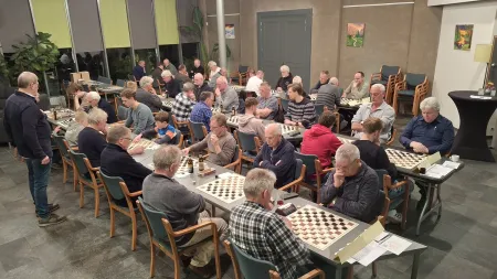 Veel gezelligheid thuisdammersavond Denk en Zet 