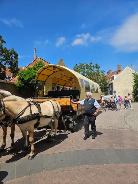 Gezellige dagtocht naar Doesburg voor Laren & Oranje en Reisclub Oolde