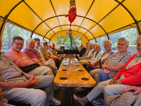 Gezellige dagtocht naar Doesburg voor Laren & Oranje en Reisclub Oolde