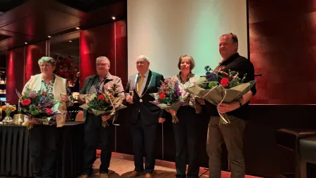 2 Koninklijke onderscheidingen uitgereikt in Laren