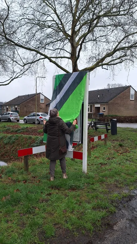 Onthulling nieuwe komborden in Laorne