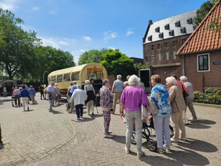 Gezellige dagtocht naar Doesburg voor Laren & Oranje en Reisclub Oolde