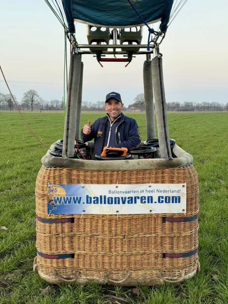 Bas verbreekt Nederlands duurrecord ballonvaren